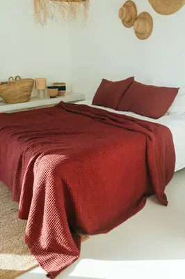 Linen waffle bed throw in Terracotta | Size: 53x81