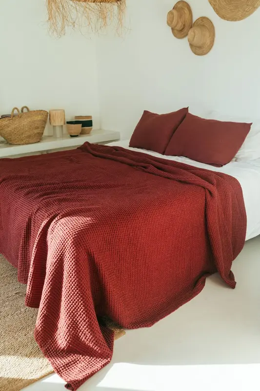Linen waffle bed throw in Terracotta | Size: 53x81