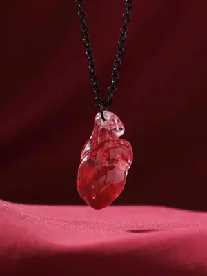 Women's Synthetic Resin Pendant Heart Necklace, Street Trend Chain Matching Necklace with Resin Heart Charm, Fashion Jewelry ...