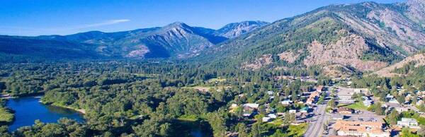 A scenic driving tour of Leavenworth: From skiing sites to salmon hatcheries