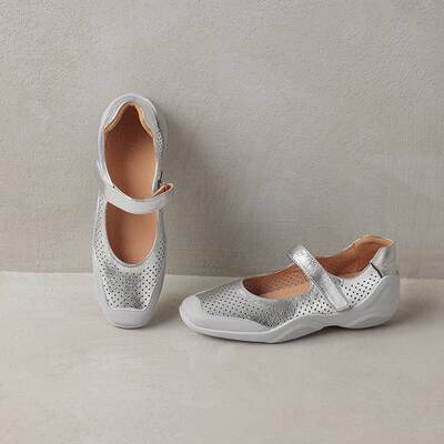 CHIKO Adyson Round Toe Flatforms Mary Jane Shoes