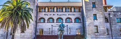 Una Ciudad Bajo Ataque: Una Guía de la Retorcida Historia de St. Augustine