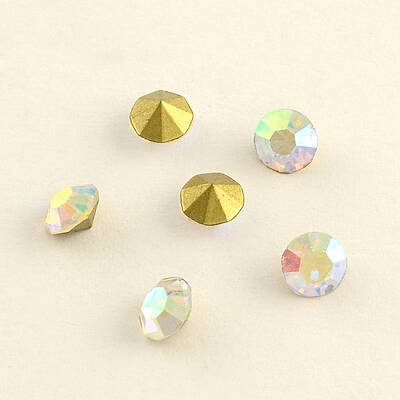 Glass Pointed Back Rhinestone
