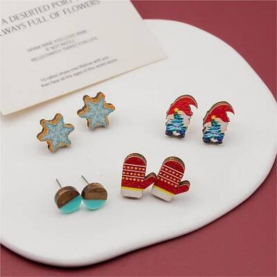 4 Pairs Snowflake & Glove & Christmas Gnome Printed Wood Stud Earrings