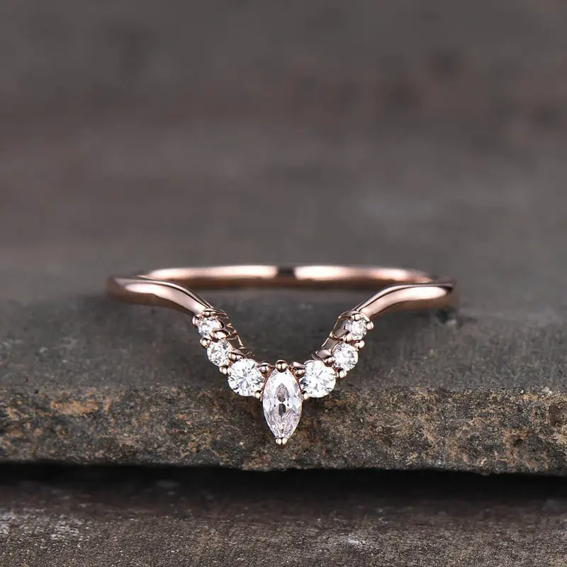 Moisannite Wedding Band Lucia 14K/18 Rose Gold