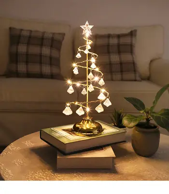 Diamond Crystal Table Lamp | Color: Gold