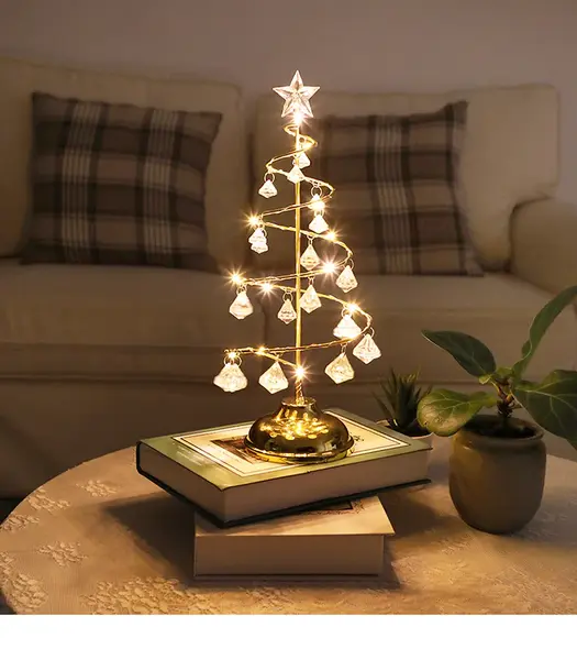 Diamond Crystal Table Lamp | Color: Gold