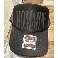 MOMMIN’ Black puff Trucker Hat