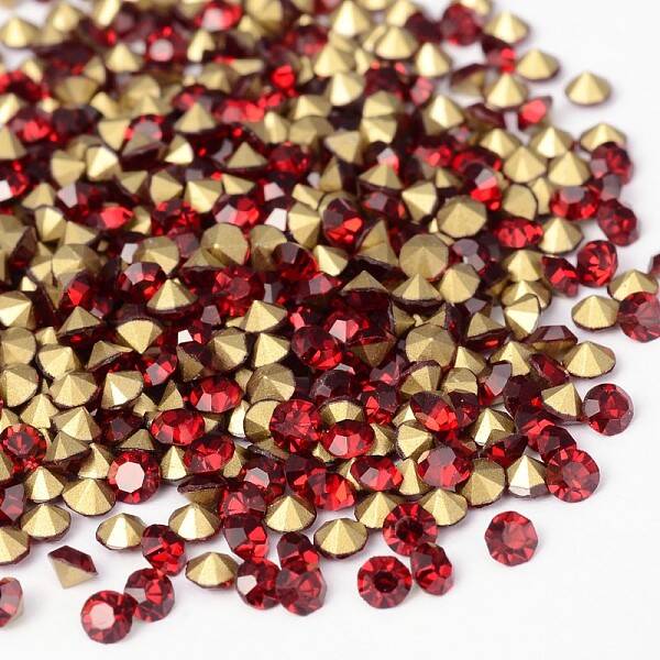 Back Plated Grade A Diamond Glass Pointed Rhinestone