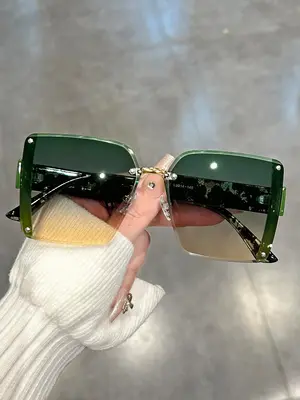 Unisex Elegant Square Frame Ombre Lens Sunglasses, Summer Casual Glasses Trends for Women, Modern Sunglass Reflection for Eve...