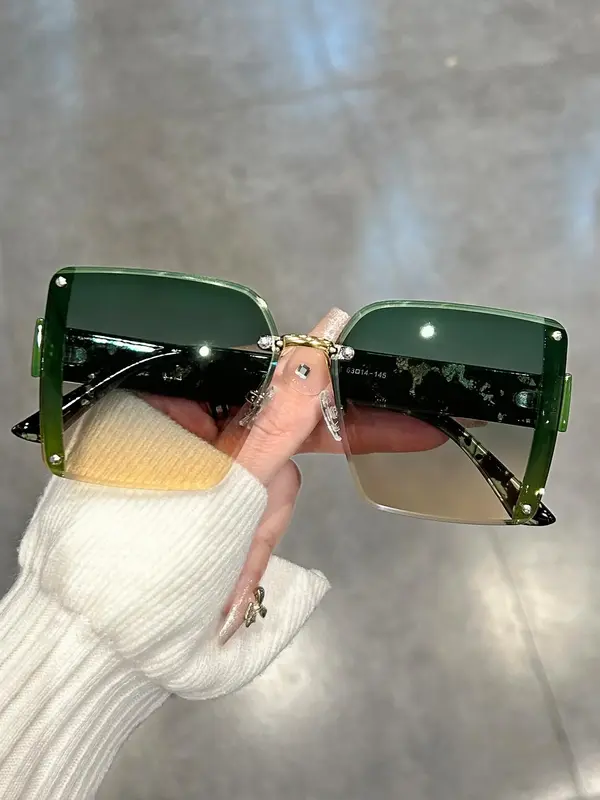 Unisex Elegant Square Frame Ombre Lens Sunglasses, Summer Casual Glasses Trends for Women, Modern Sunglass Reflection for Eve...