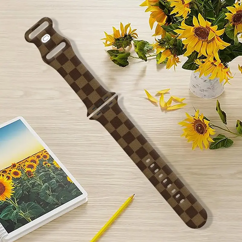 Fashionable Checkerboard Pattern Silicone Watch Band, Durable Sports Replacement Watch Band for Apple Watch SE Series 9/8/7/...