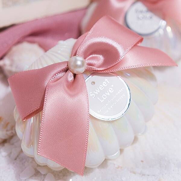 White Shell Shaped Plastic Candy Boxes