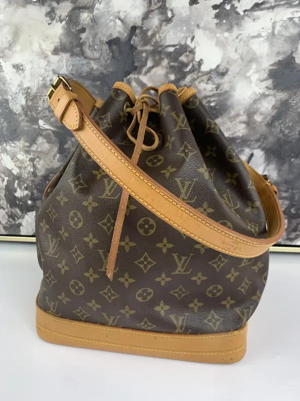 Pre-owned Louis Vuiton canvas and leather Shoulder Bags Noe GM Shoulder Bag