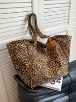 Leopard Pattern Tote Bag, Casual Fashionable Shoulder Bag for Women & Girls, Luxury Bags, Summer 2025 Trendy Versatile High-q...