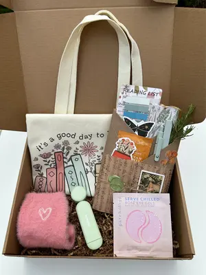 Mystery Book Box Blind Date with a Book, Gift Box, Book Box (NEW)