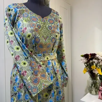 Sahar Mukhawara Snack with Transparent Trim - Fashionable Item Featuring Colorful Floral Design مع حاشيه شفافه