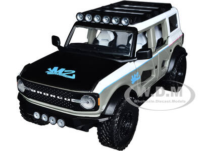 2021 Ford Bronco Gray and White with Matt Black Hood with Roof Rack \