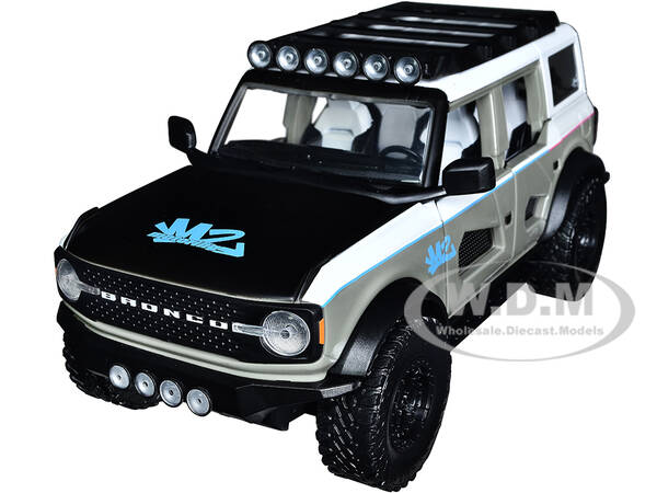 2021 Ford Bronco Gray and White with Matt Black Hood with Roof Rack \
