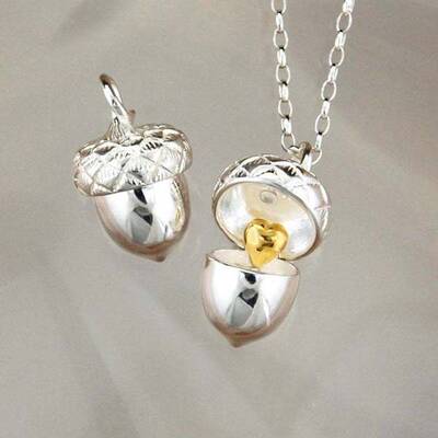 Alloy Openable Acorn Pendant Necklaces for Women