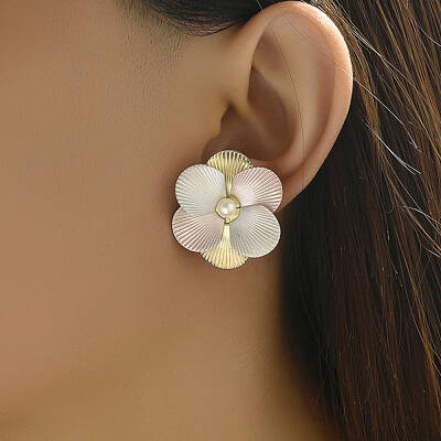 Sweet Zinc Alloy Flower Stud Earrings for Date Valentine's Day Gift