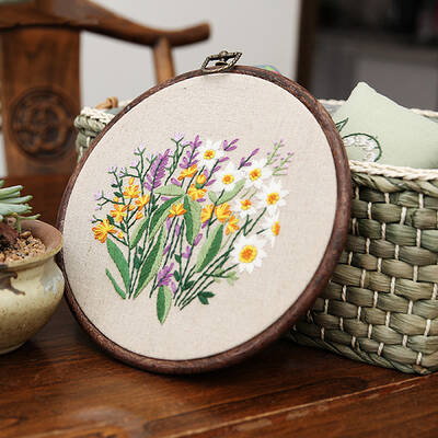 DIY Flower Pattern Linen Embroidery Hanging Ornament Kits