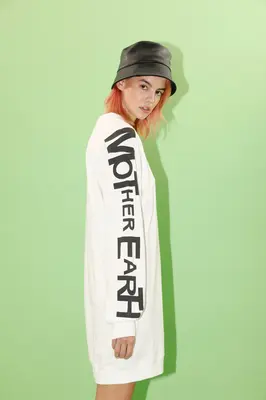 Mother Earth | Color: Black with White | Size: L
