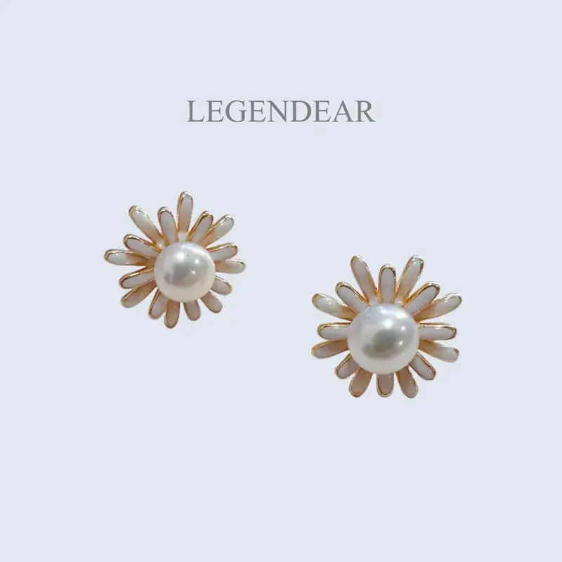 LEGENDEAR natural freshwater pearl stud earrings