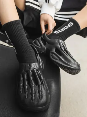 Solid Color Skull Hand Hollow Out Non-slip Clogs for Men, Designer Slides, Summer Fashion Street Punk Style Clogs for Daily W...