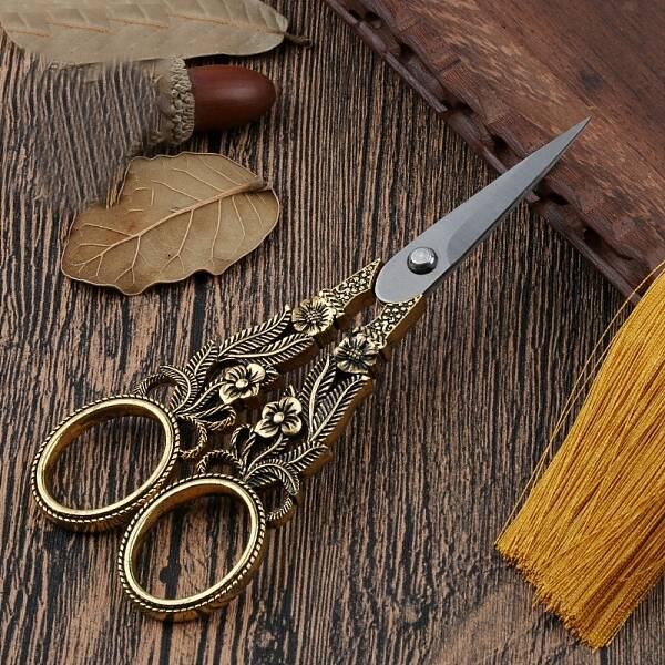 Flower Pattern Alloy with Stainless Steel Scissors