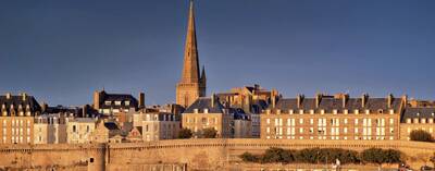 Presque Imprenable : Découvrez les Secrets et Histoires de Saint-Malo