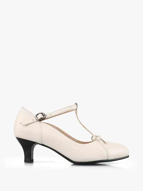 Women‘s Pointed-toe Leather Shoes