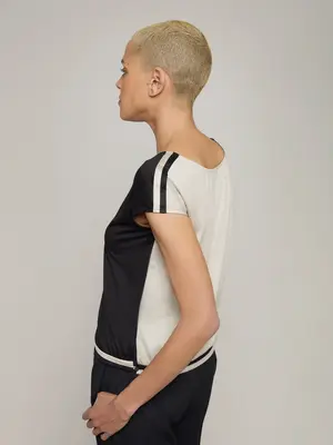 PURSELANE | Reversible V-neck Tee | Size: XS | Colour: Black-Oyster