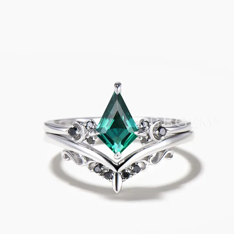 1CT Kite Cut Emerald Vintage Cluster Bridal Set Spinel Moon Engagement Ring