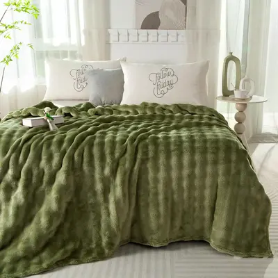 Solid Color Fluffy Blanket, 1 Count 320GSM Soft Breathable Warm Skin-friendly Blanket, Machine Washable Blanket for Bedroom,...