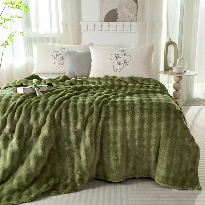 Solid Color Fluffy Blanket, 1 Count 320GSM Soft Breathable Warm Skin-friendly Blanket, Machine Washable Blanket for Bedroom,...