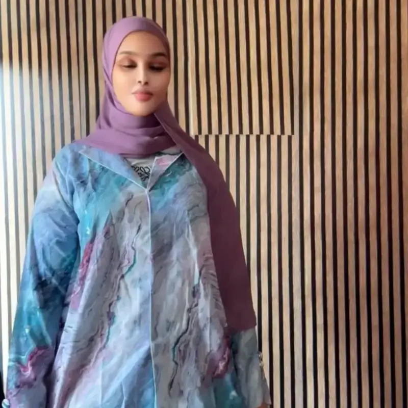 This women open abaaya isn’t just apiece of cloth but an amazing nd elegant purple nd blue with thir hijab