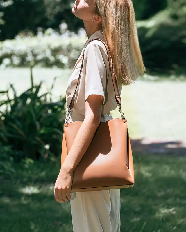 Two-Tone Tote | Color: Caramel x Tan
