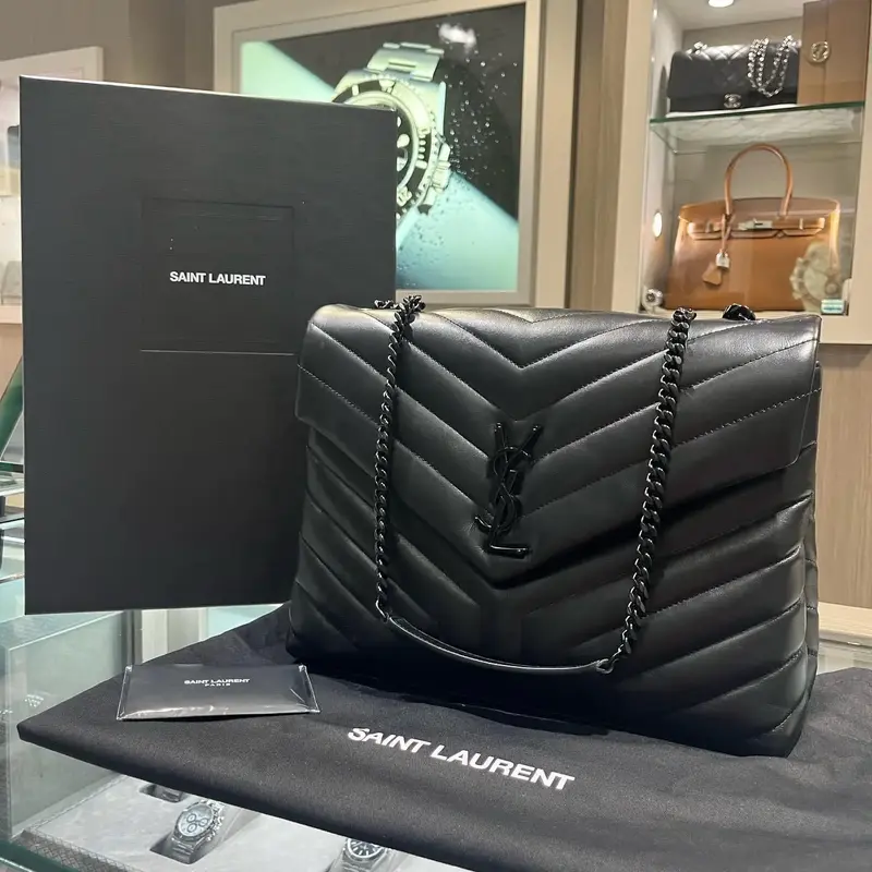 Pre-owned Yves Saint Laurent Matelassé Leather Shoulder Bags Medium LouLou Shoulder Bag