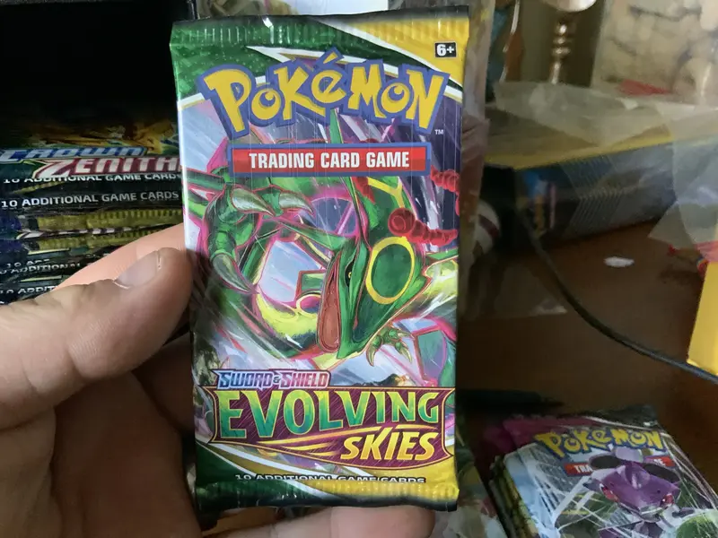 Pokémon Evolving Skies Booster Pack