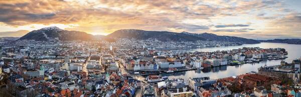 Picturesque Pocket Bergen: A Walk from the Harbor to Mount Fløyen