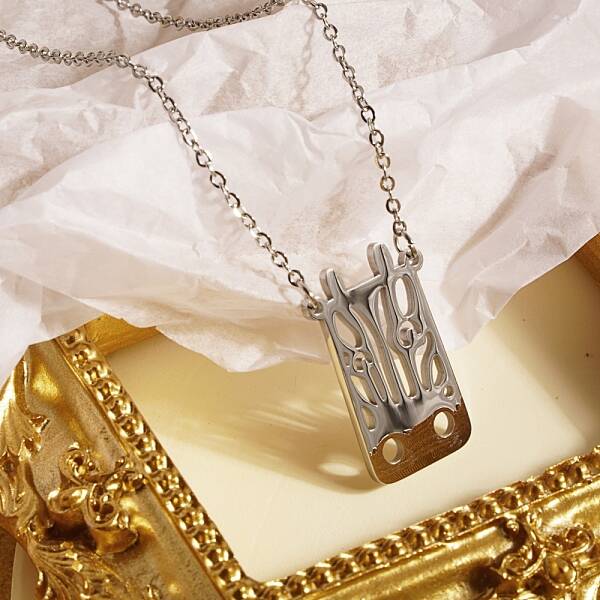Stylish Stainless Steel Square Pendant Necklace for Women's Daily Wear