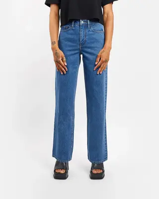 Wide leg jeans in organic mid vintage | Thread color: White | Waist rise: High | Hem length: Cropped