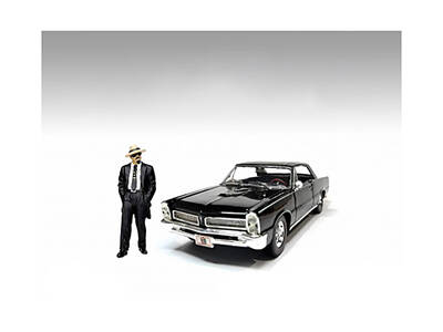 Hanging Out 3 Figure #5 for 1/24 Scale Models by American Diorama