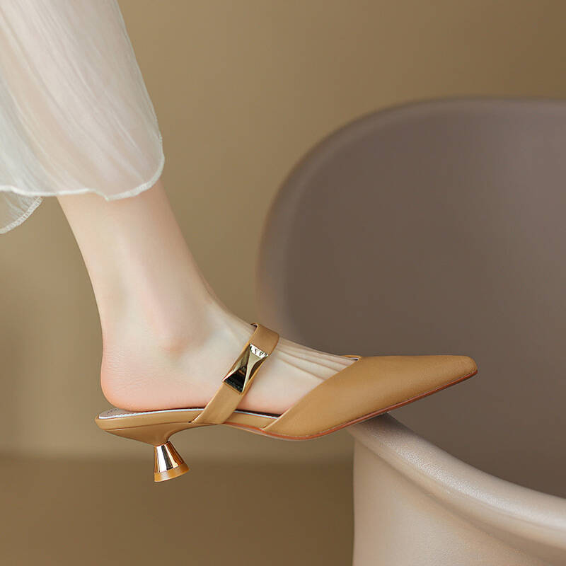 CHIKO Jonell Pointy Toe Kitten Heels Clogs/Mules Shoes