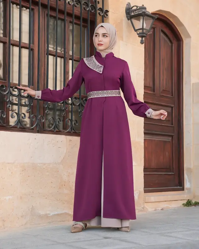 Emerald Set - 2 Pieces outfit with Elegant Design and Unique Features