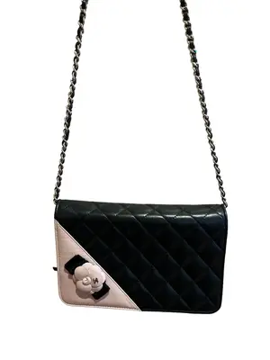 Pre-owned CHANEL Quilted Lambskin Crossbody Bags Camellia Bicolor WOC