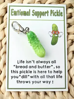 Cucumber Shaped Pickle Themed Keychains for Men, Cute Fruit Design Keychain with Pocket Card, Fashion Accessories for Women &...