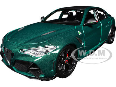 Alfa Romeo Giulia GTA Green Metallic with Carbon Top 1/18 Diecast Model Car by Bburago