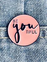 Fashion Letter Pattern Brooch, Round Shaped Enamel Pin Suitable for Backpacks, Jeans, Scarves, Hats Decoration, Trendy All-ma...